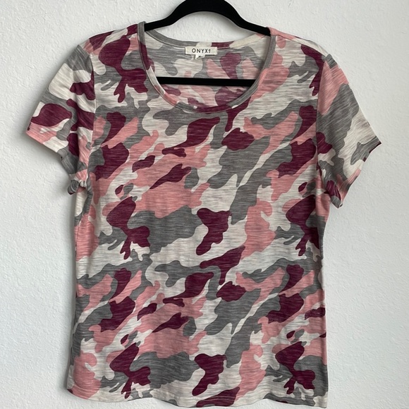 Onyx Tops - 🇺🇸 3 for$10  Must Bundle 3🇺🇸 items for discount. ONYX1